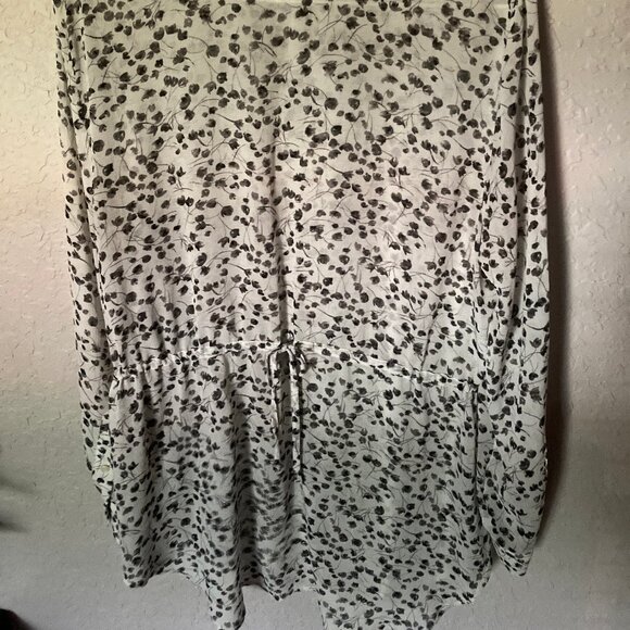 CeCe Floral Blouse (L) - Picture 4 of 5